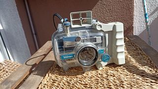 Konica C35 con carcasa sumergible Marine