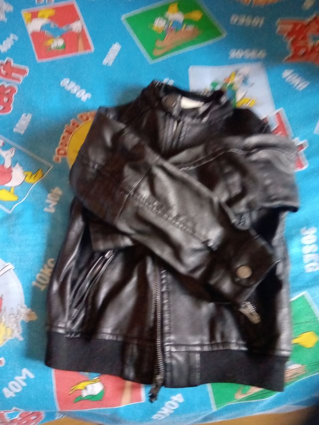 cazadora negra para niños de 5/6 años