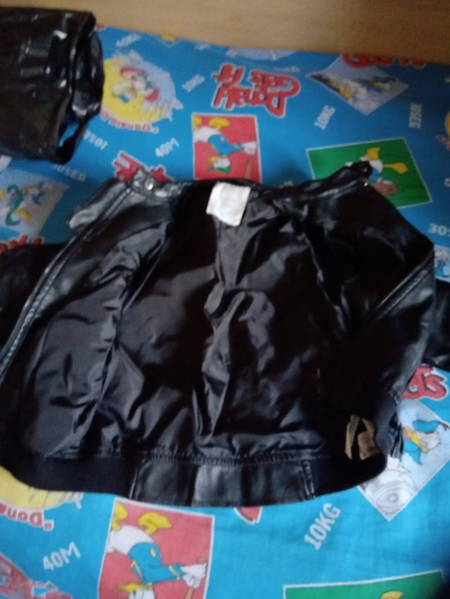 cazadora negra para niños de 5/6 años