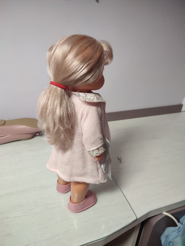 muñeca canta y camina carmina