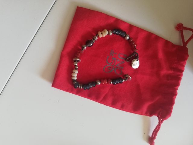 Pulsera /tobillera Uno de 50 tonos grises y coral