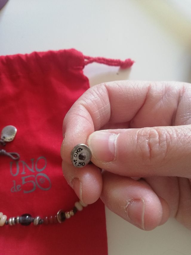 Pulsera /tobillera Uno de 50 tonos grises y coral