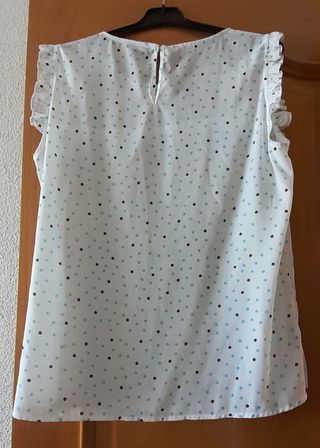 BLUSA SIN MANGAS. TALLA L (44). SIN ESTRENAR.
