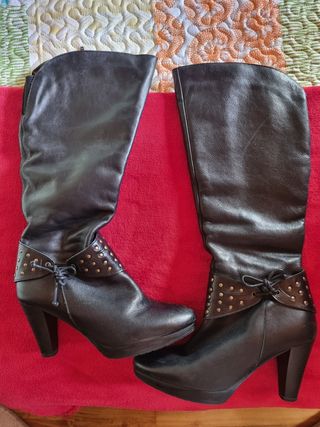 Botas altas de piel