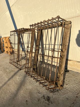 Pareja de rejas hechas a fragua