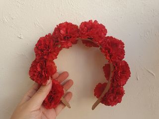 Corona claveles rojos