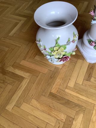 Jarrón de porcelana Capodimonte con pedestal