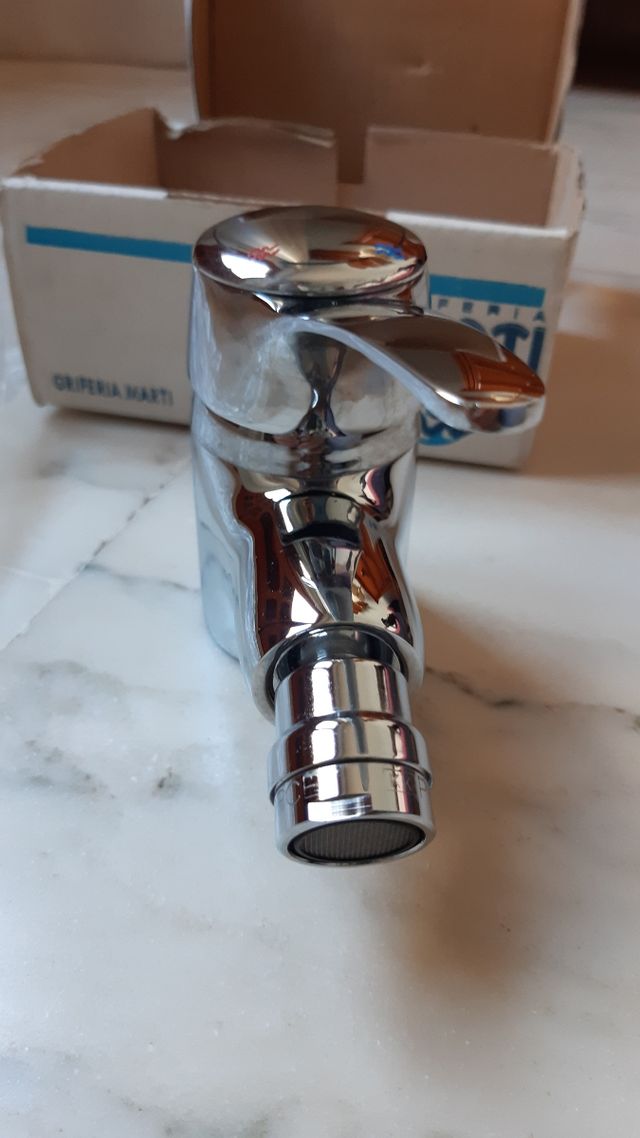 Grifo pequeño sin uso