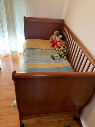 Cama cuna y cómoda cambiador