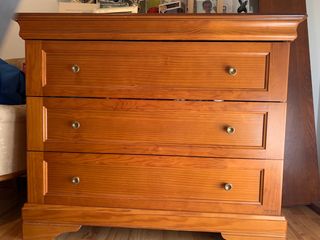 Cama cuna y cómoda cambiador