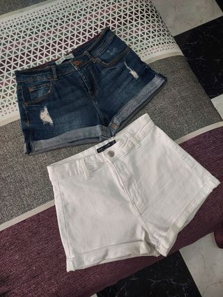 2 pantalones cortos vaqueros de Bershka.