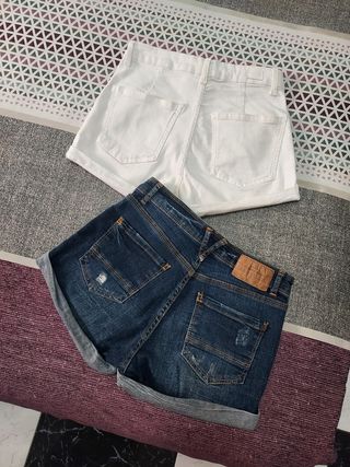 2 pantalones cortos vaqueros de Bershka.