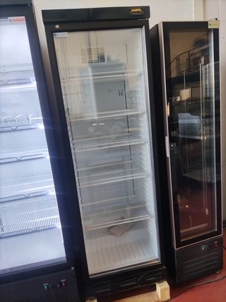 NEVERA EXPOSITORA DE REFRESCOS