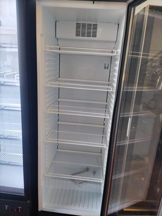 NEVERA EXPOSITORA DE REFRESCOS