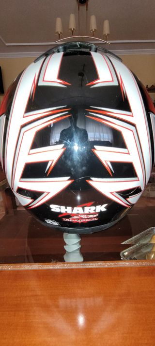Casco Shark