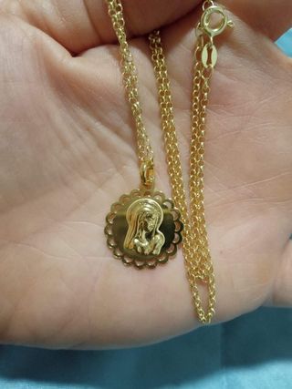 bonito collar virgen niña
