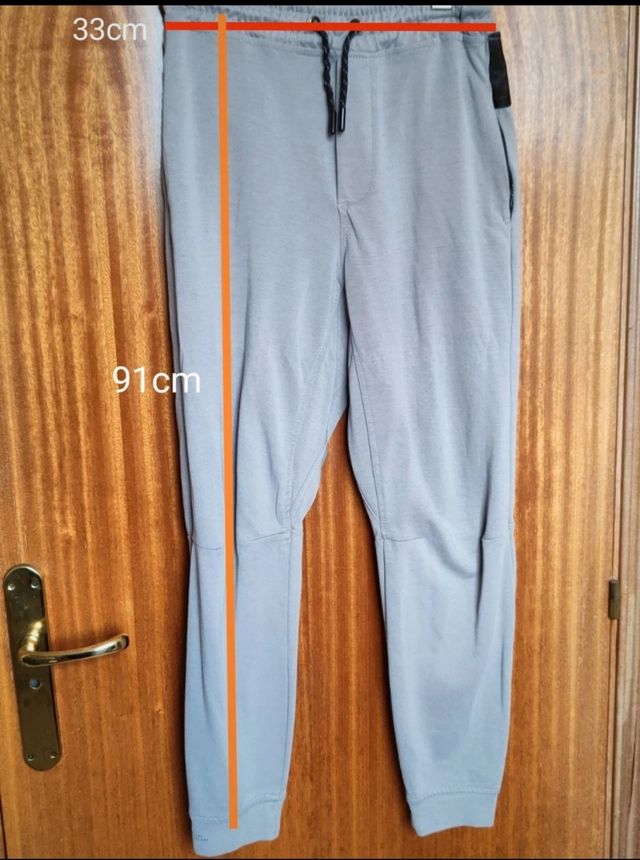 Pantalón de chándal de Zara con gomas caqui