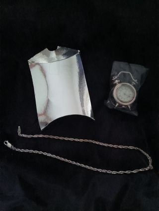 mini reloj y cadena