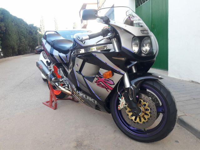 SUZUKI GSXR 1100 92 de segunda mano por 6.200 EUR en Torre del Mar en