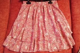 Falda midi con cintura de goma y doble capa ligera