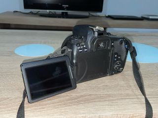 CANON EOS 77D + 2 OBJETIVOS