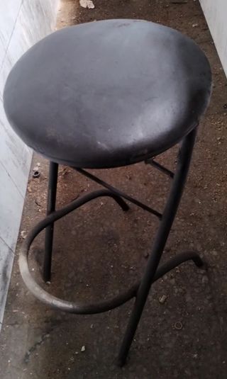 taburete alto, patas hierro