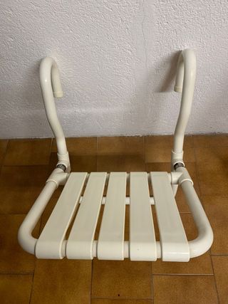 Maniglioni e sedile ribaltabile disabili
