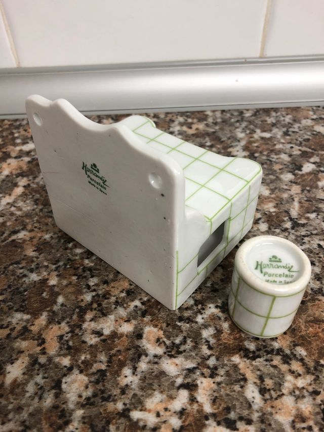 PEQUEÑO CONTENEDOR DE CERILLAS + PORTA VELAS