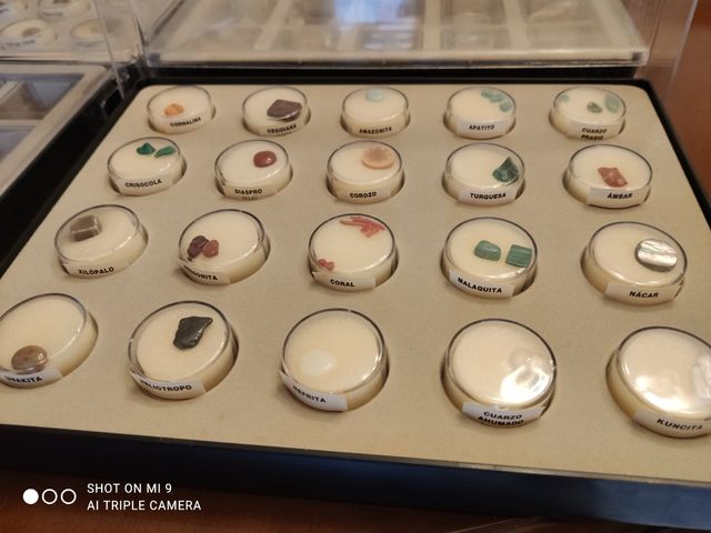 Gran lote de piedras preciosas y minerales