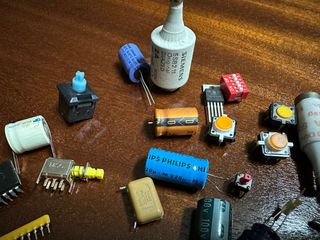 Componentes de electrónica diversos