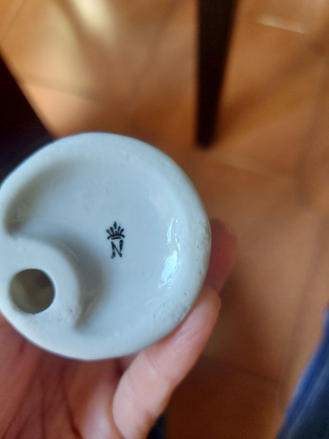 Statuina in porcellana bambina con gattino