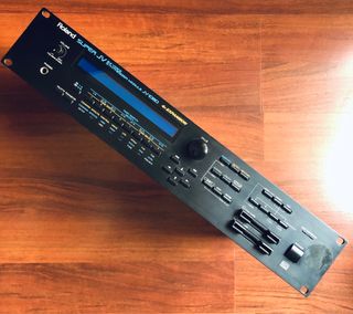 Roland JV-1080 y dos expansiones orquestales