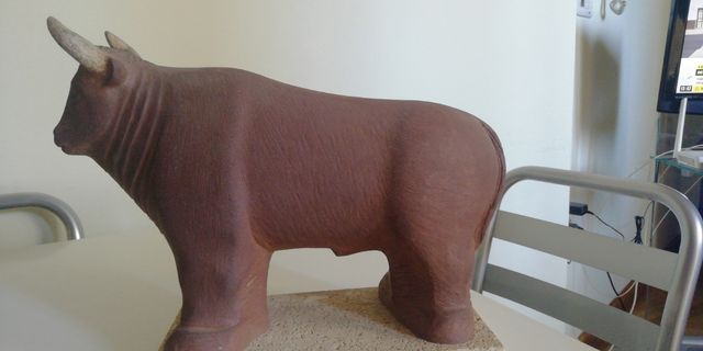Escultura cerámica toro