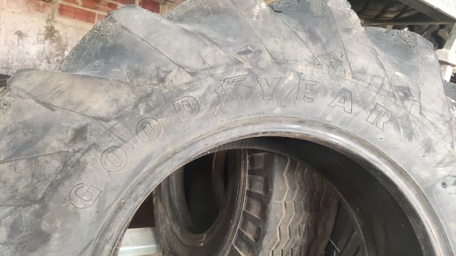 neumático 15.5/80-24 (400/80-24)