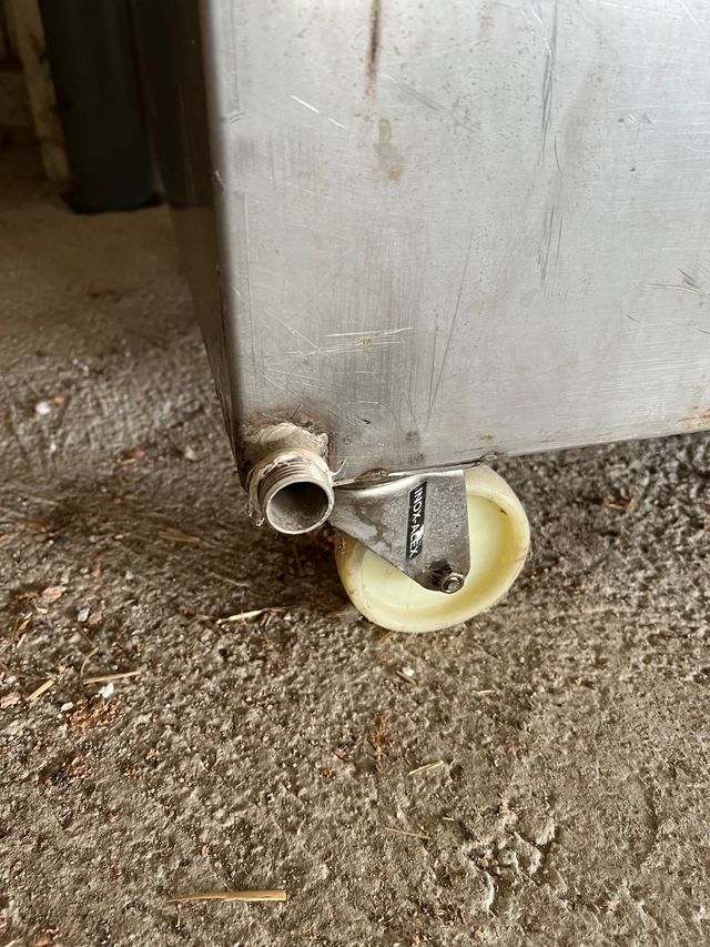 Deposito de acero de 700 litros