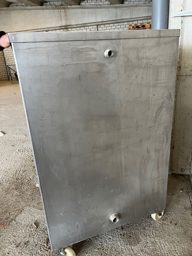 Deposito de acero de 700 litros