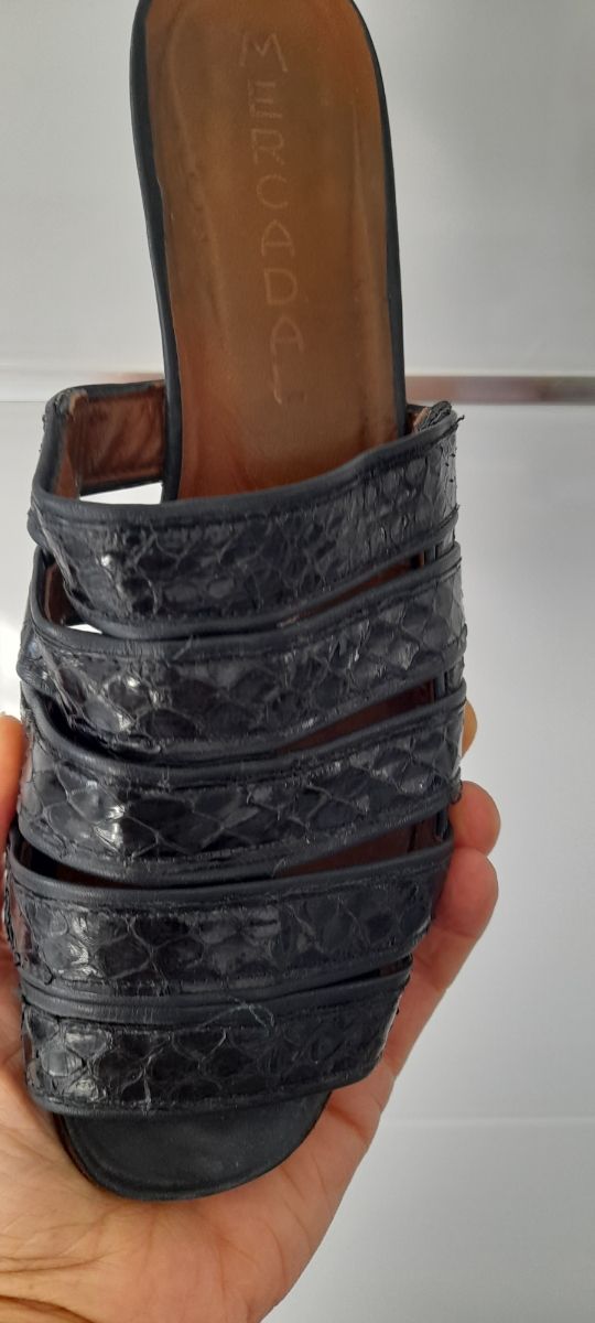 Sandalias mujer en piel de serpiente