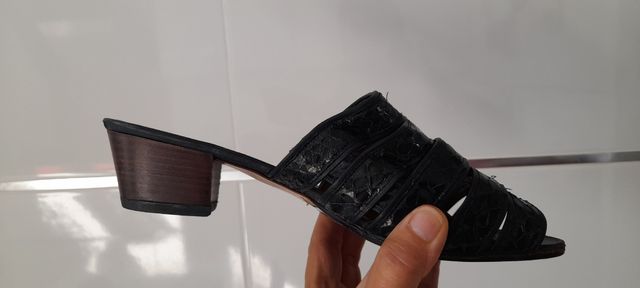 Sandalias mujer en piel de serpiente