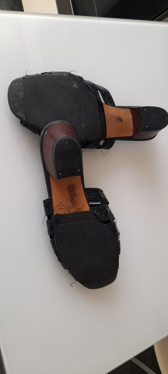 Sandalias mujer en piel de serpiente