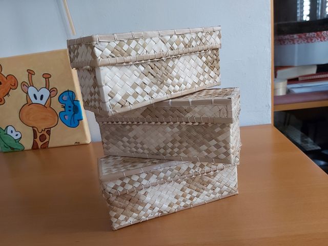 Cajitas de hoja de palma hechas a mano