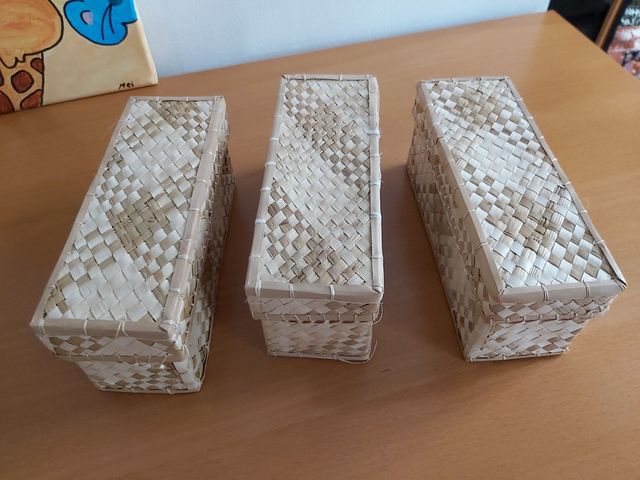 Cajitas de hoja de palma hechas a mano