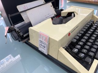 MÁQUINA DE ESCRIBIR OLYMPIA DELUXE