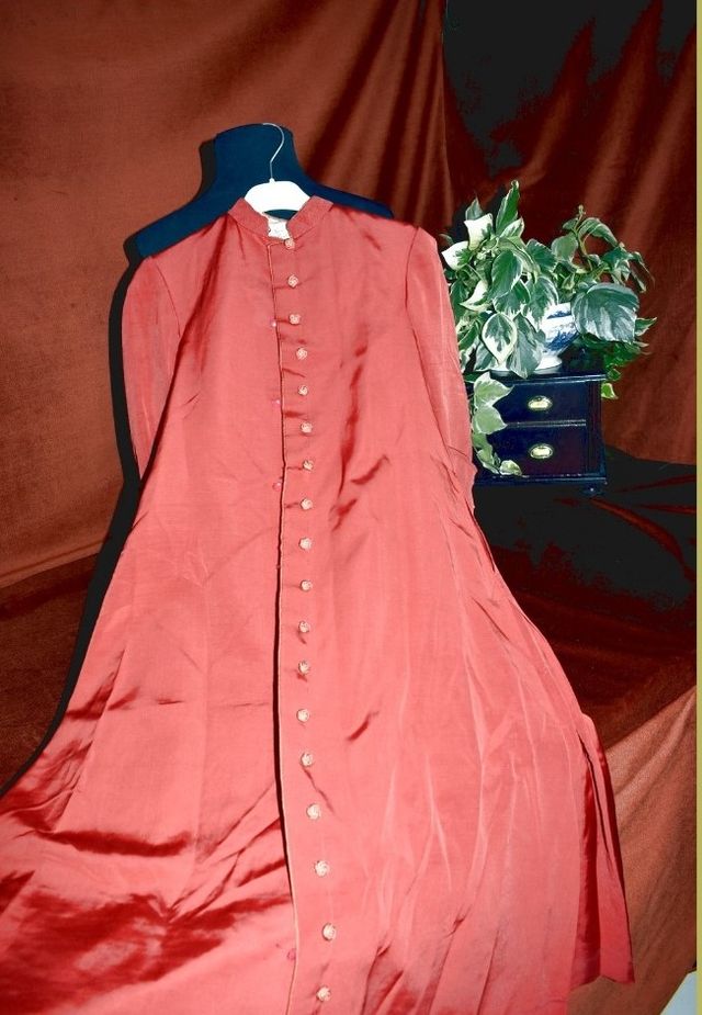 Sotana de monaguillo seda salvaje antigua