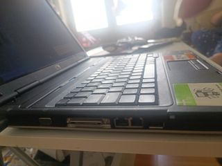 mira manda ordenador portátil HP ze2000