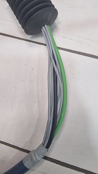 200 metros de cable audio video  peso 85 kilos