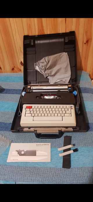 Máquina de escribir Olivetti Lettera 36