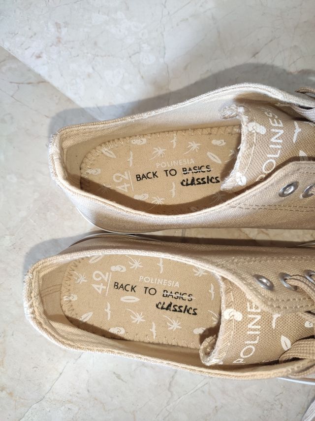 Zapatillas nuevas (Polinesia)