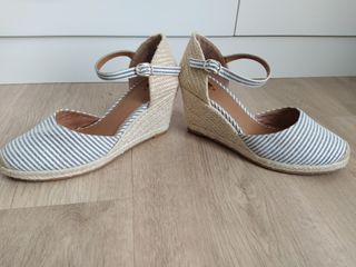 Sandalias de cuña natura y azul jeans