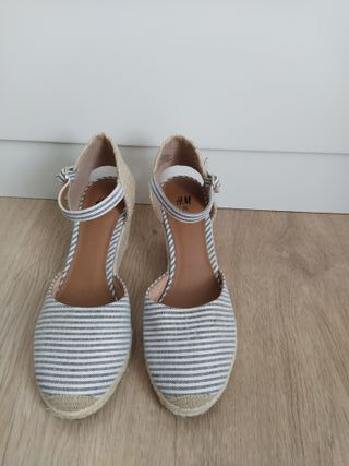 Sandalias de cuña natura y azul jeans