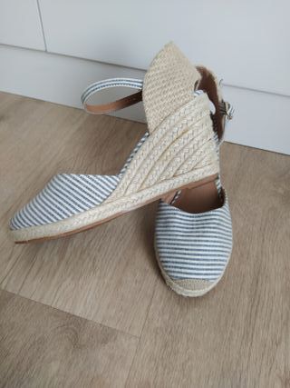 Sandalias de cuña natura y azul jeans